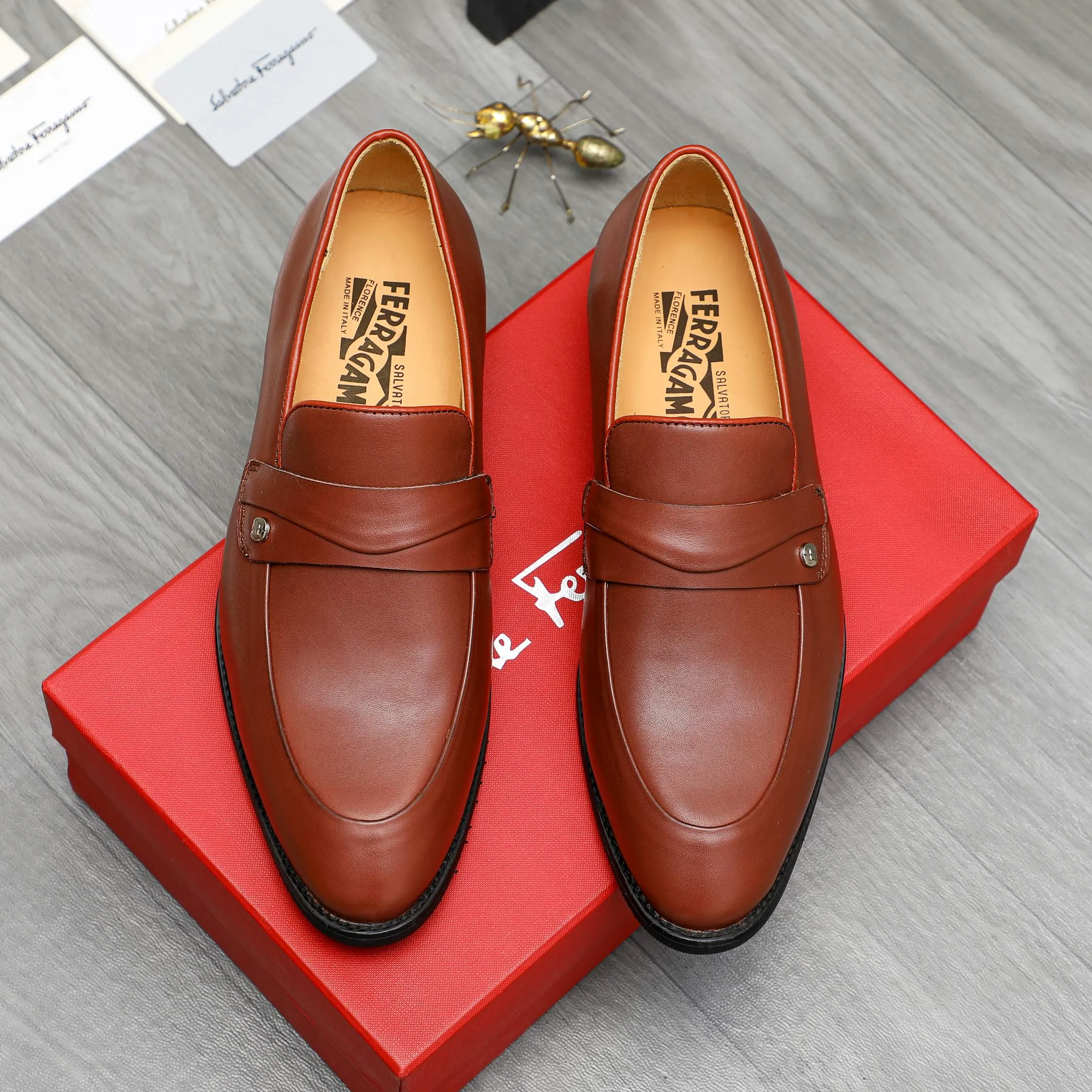 Men's men's shoes💰460 Product trademark: Ferragamo "Ferragamo" business slip-on leather shoes Regular size: 39-44 Product materials: Selected high-quality cowhide upper, cowhide lining, original outsole